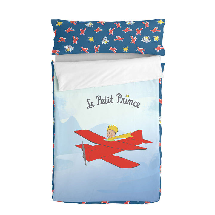 Bettbezug mit Le Petit Prince Motiv. Buntes Design mit Flugzeug und Sternen auf blauem Grund.
