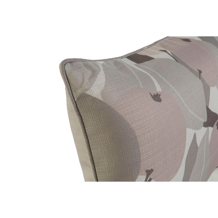 Detailansicht: Gedrucktes ESPRIT Home Kissen. Blumendruck und Textur.