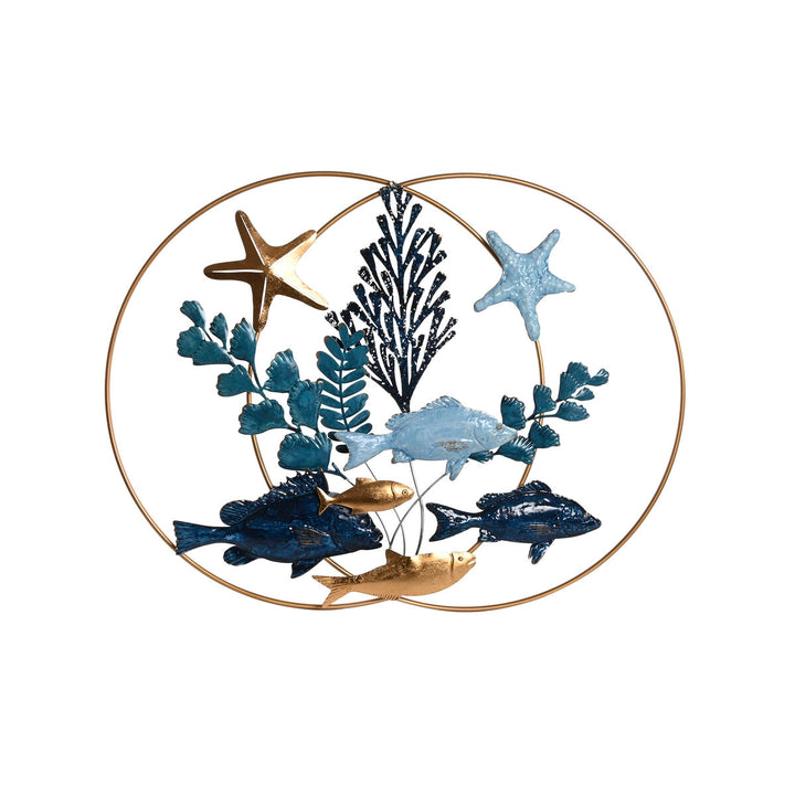 Blaue und goldene Wanddekoration mit Fischen, Seesternen und Korallen im Rahmen. Mediterraner Stil.