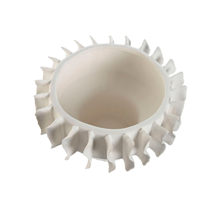 Weiße ESPRIT Tischdekoration mit modernem Wellen Design für ein stilvolles Zuhause.