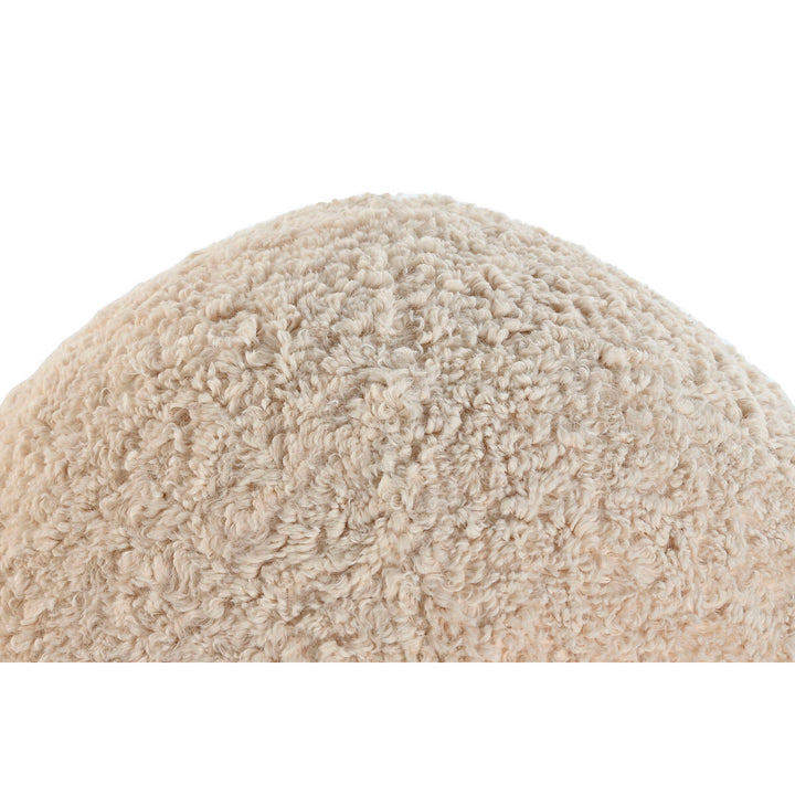 Nahaufnahme eines beigen ESPRIT Home Kissen mit weicher Boho Textur.