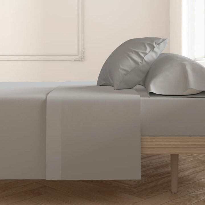 Graues Hosteline Mixcolors Oberlaken für Einzelmatratze, glatt und ordentlich.