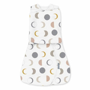 Weißer Ingenuity Schlafsack (6-12 Monate) mit Mondphasen Muster für Babys.