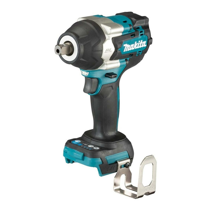 Makita DTW701Z 18V Schlagschrauber mit Akku. Kompaktes Design und Gürtelclip.