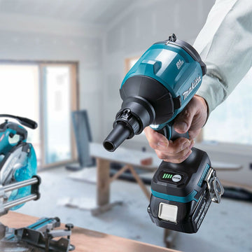 Makita DAS180Z Luftkompressor: Akkubetrieben mit Düse, ideal für Baustellen.