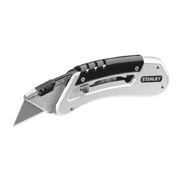 Silbernes Stanley Cutter-Messer mit scharfer Klinge. Praktisches Werkzeug.