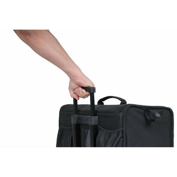 Schwarze Stanley Werkzeugtasche mit Griff und Rollen für einfachen Transport.
