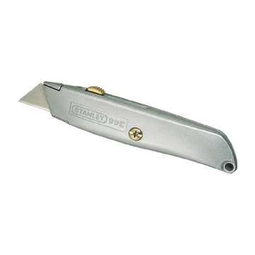Silberner Stanley Cutter mit scharfer Klinge und goldfarbenem Stellrad.