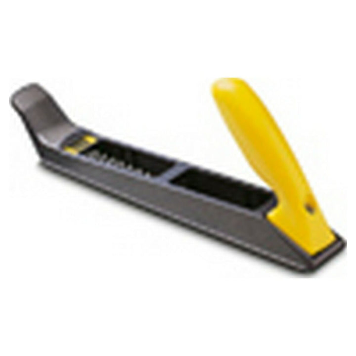 Stanley Schreinerbürste: Schwarz mit gelbem Griff. Ideal zum Formen von Holz mit der Bürste.