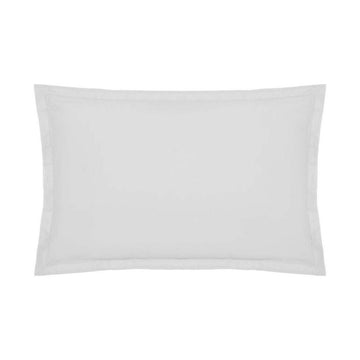 Weißer Kissenbezug Atmosphera 70x50 cm. Schlichtes Design für einen erholsamen Schlaf.