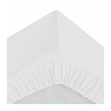 Weißes Spannbetttuch 160 x 200 cm Atmosphera mit elastischen Kanten auf einer Matratze.