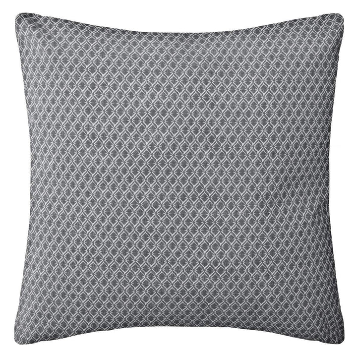 Graues Baumwoll Kissen mit geometrischem Muster für Wohnambiente.