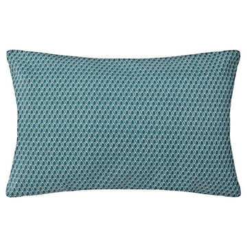 Blaues Deko Kissen mit geometrischem Muster aus Baumwolle, 50 x 30 cm.