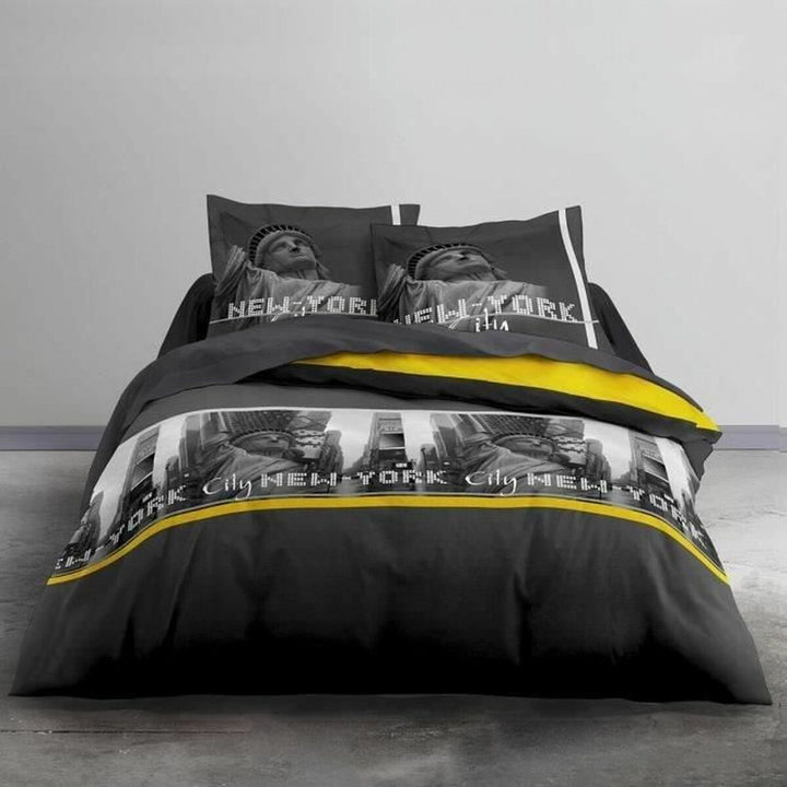 Schwarze Doppelbettwäsche mit New York Motiven. Bettwäsche-Set mit Freiheitsstatue und gelbem Akzent.