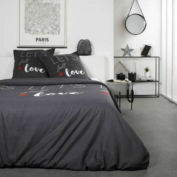 Graue Liebe Doppelbettwäsche mit 'Let's Fall in Love'-Design und passenden Kissenbezügen.