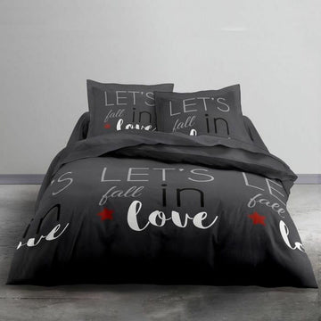 Graues Doppelbettwäsche-Set mit 'Let's fall in love'-Design und Kissenbezügen.