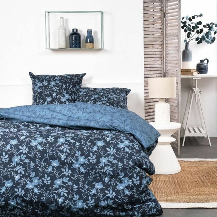 Blaues SUNSHINE TODAY Bettdeckenbezug Set 240x260 cm mit floralem Muster.