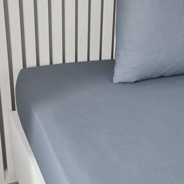 Graues 90 x 190 cm Bettlaken aus Denim mit passendem Kissenbezug.