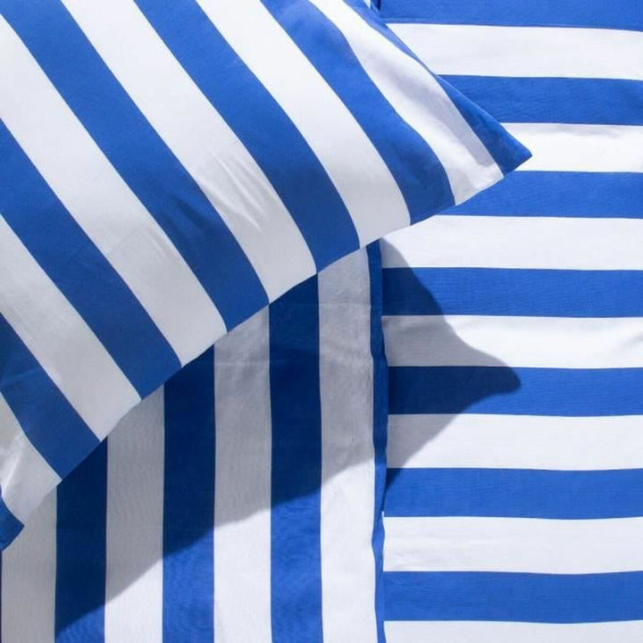 Blau gestreifter Bettdeckenbezug mit Sommerstreifen Design, 240 x 220 cm.