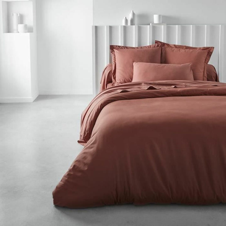 Terrakotta-rotes Spannbetttuch 160x200 cm. Essential Bettwäsche-Set mit schlichter Textur.