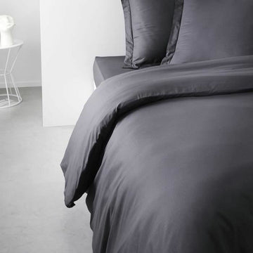 Anthrazit Bettdeckenbezug 220x240 cm. Essential Bettwäsche in dunklem Grau.
