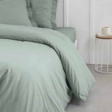 Hellgrüner Bettdeckenbezug Essential: Glatte, einfarbige Bettwäsche für Schlafzimmer.