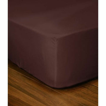 Braunes Spannbetttuch 160x200 cm mit glatter Textur und tiefen Taschen.