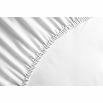 Weißes Spannbetttuch mit Gummizug für Matratze 180x200. Glatte Oberfläche.