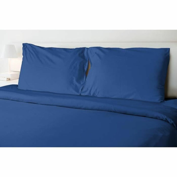 Blaues King Size Bettwäsche-Set mit flachem Laken und Kissenbezügen für ein stilvolles Schlafzimmer.