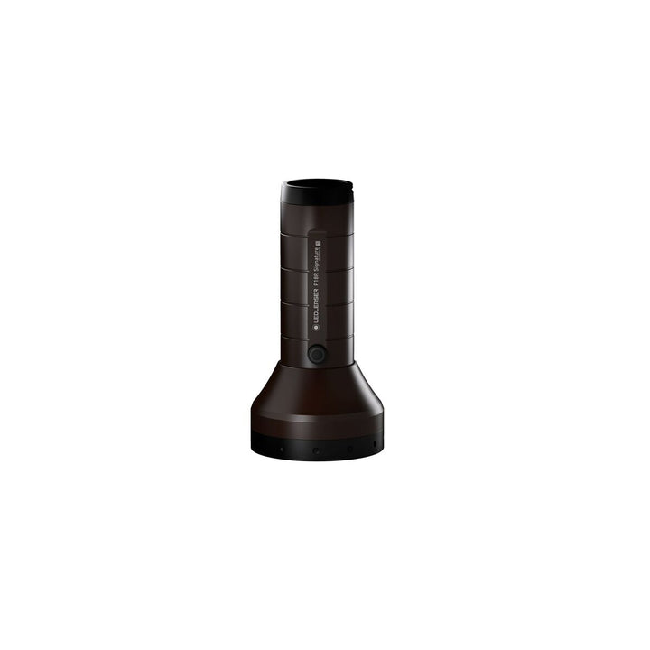 Ledlenser P18R Taschenlampe mit 4500 Lumen. Robuste, braun-schwarze LED Taschenlampe.