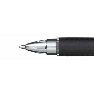 Detailaufnahme: Blauer Uni-Ball Jetstream Rollerball-Stift mit silberner Spitze und schwarzem Griff.