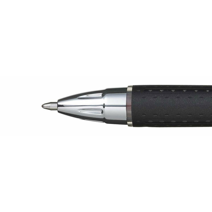 Detailaufnahme: Uni-Ball Jetstream SXN-210 Rollerball Stift mit silberner Spitze und schwarzem Griff.
