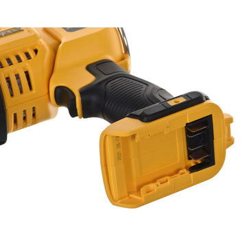 Gelbe Dewalt DCL043-XJ Taschenlampe, Detailansicht des Akkuanschlusses und des strukturierten Griffs.