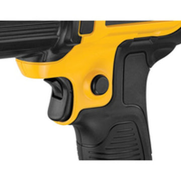 Detailaufnahme: Dewalt Heißluftpistole mit ergonomischem Griff und gelbem Auslöser.