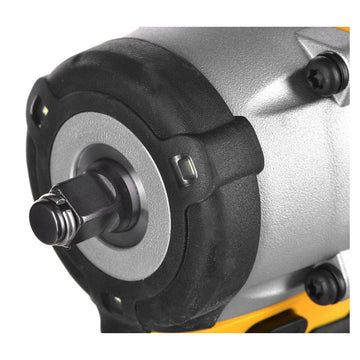 Nahaufnahme: Dewalt DCF923N Schlagschrauber mit robustem Griff und Antriebswelle.