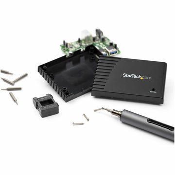 Elektrischer Schraubenzieher mit Bits und Schrauben. Startech Schraubenzieher und Gerätekasten.