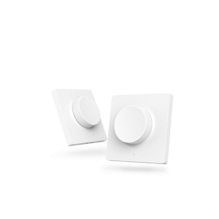 Zwei weiße Yeelight YLKG07YL Schalter. Quadratische Basis mit rundem Drehknopf.