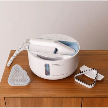 Weißer Taurus Sliding Care Force 2200 Dampfreiniger mit Zubehör und sichtbarem Wasserstand.