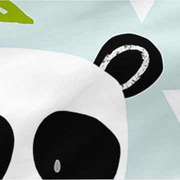 Detailansicht: Blauer Bettbezug mit Panda-Motiv. Moshi Moshi Panda Garden Design.
