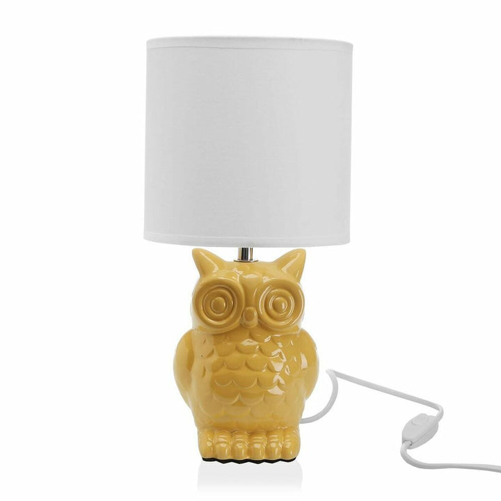 Gelbe Keramik Tischlampe im Eulen Design mit weißem Lampenschirm.