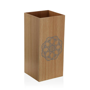 Brauner Regenschirmständer aus Holz mit Mandala-Design.