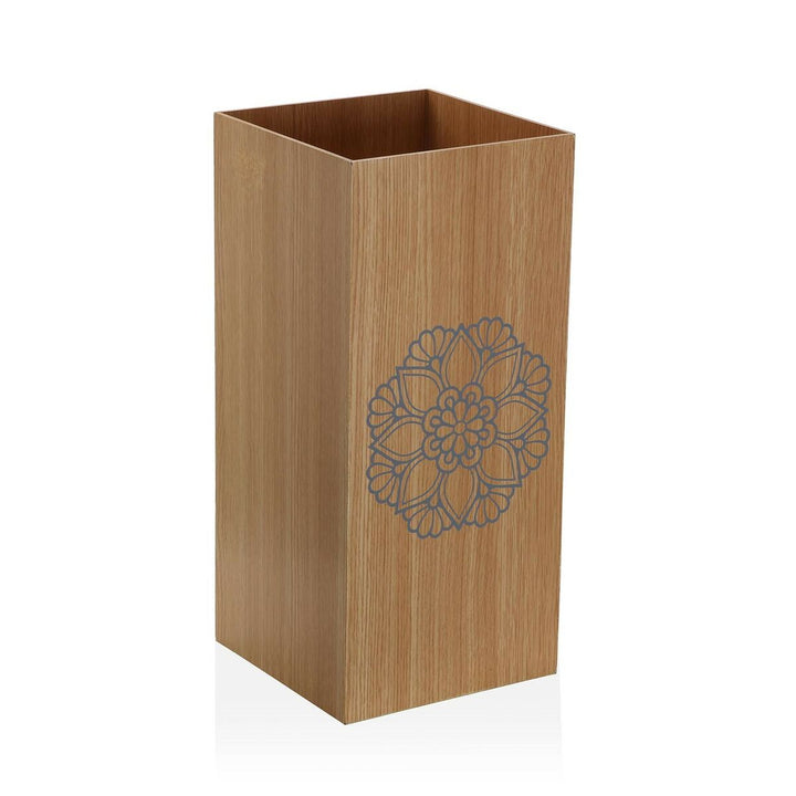 Brauner Regenschirmständer aus Holz mit Mandala-Design.