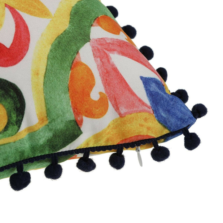 Dekoratives Kissen mit Quasten. Das Polyester Kissen (45x45 cm) zeigt ein abstraktes Muster.