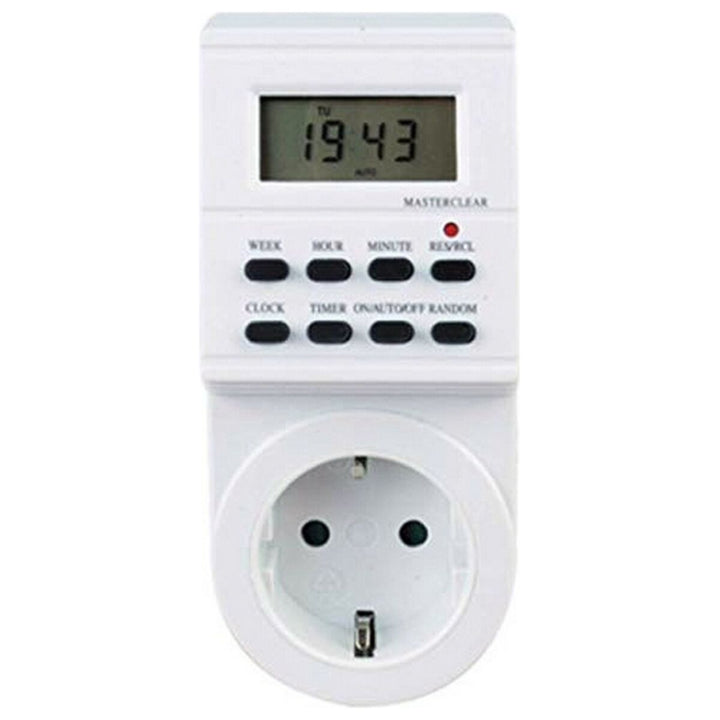 Weiße Digital Zeitschaltuhr mit Display und Steckdose für Elektronik und 3600 W Leistung.