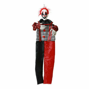 Hängender Skelett-Clown mit rotem Haar, gestreiftem Oberteil und schwarzen und roten Hosen als Halloween Deko.