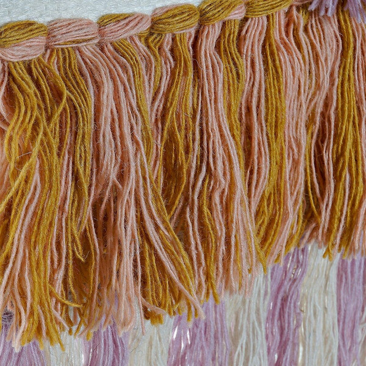 Nahaufnahme der Jute Baumwolle Wanddeko mit Wolle Fransen - homely Family Shop