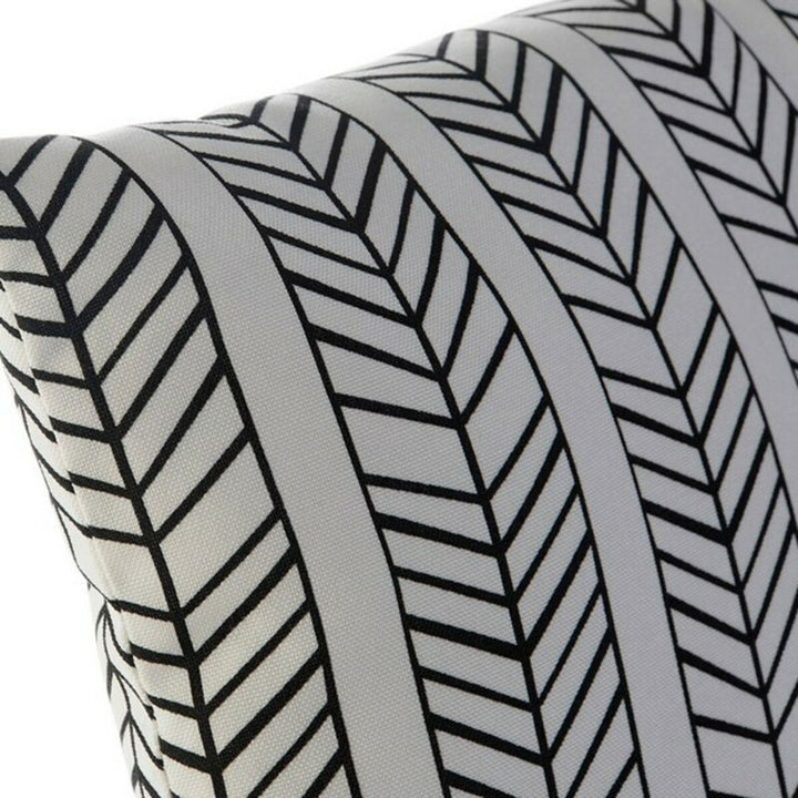 Weißes Kissen mit schwarzen Pfeilen im Boho-Stil von DKD Home Decor.