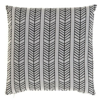 Weißes Kissen mit schwarzem Pfeile-Muster im Boho-Stil für moderne Dekoration.
