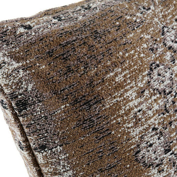 Nahaufnahme: Kariertes Kissen in Schwarz, Beige und Hellbraun für Deko. Gemusterte Oberfläche.