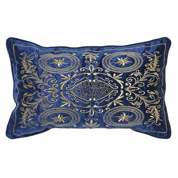 Marineblaues Kissen mit goldfarbenen Stickereien und floralen Ornamenten.